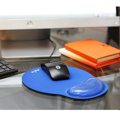 MOUSE PAD ERGONÓMICO DE PLÁSTICO CON CUBIERTA DE TELA